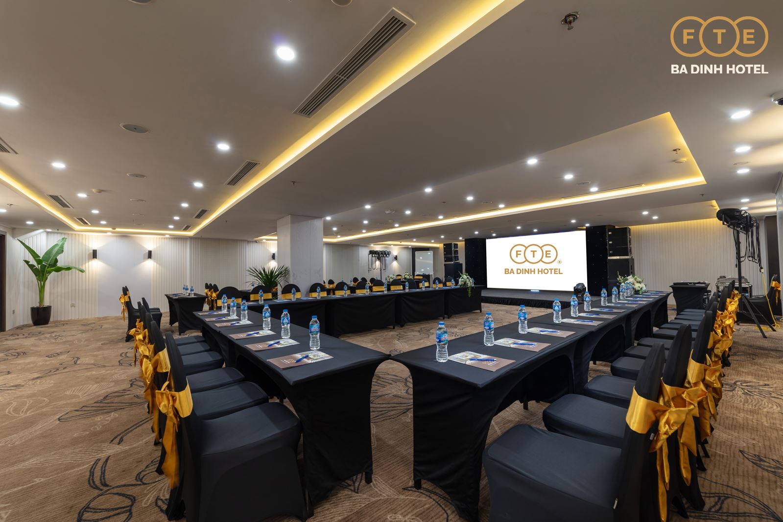 MEETING ROOM